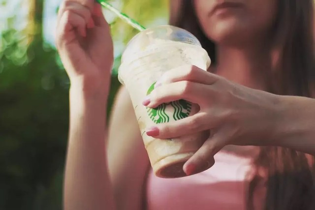 Ilustrasi mengonsumsi menu Starbucks non-coffee. Foto: Pixabay