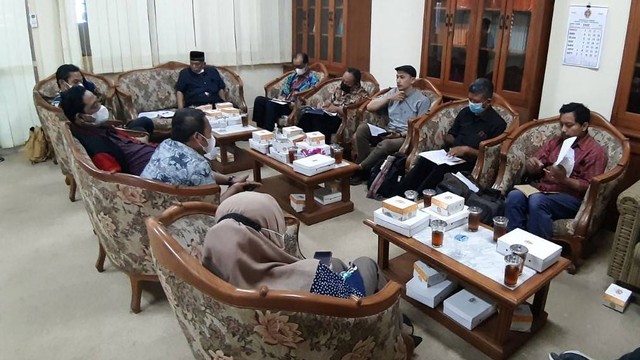 Aliansi Rakyat untuk Demokrasi Yogyakarta (ARDY) mendatangi DPRD DIY, Kamis (28/7/2022). Foto: Len/Tugu Jogja