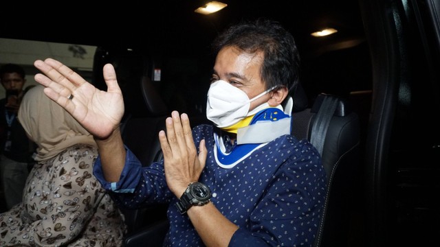 Roy Suryo usai diperiksa di Polda Metro Jaya, Jakarta, Kamis (28/7/2022). Foto: Jamal Ramadhan/kumparan