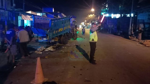Kecelakaan lalu-lintas di jalan raya Bojonegoro-Cepu, turut Desa Kalitidu, Kecamatan Kalitidu, Kabupaten Bojonegoro, Jawa Timur. Jumat (29/07/2022) (foto: dok istimewa)