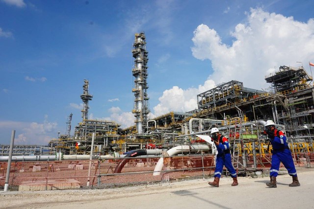 Suasana proyek pengembangan lapangan gas Jambaran-Tiung Biru (JTB) yang tengah mempersiapkan diri memasuki proses gas-in di Desa Bandungrejo, Ngasem, Bojonegoro, Jawa Timur, Kamis (28/07).  Foto: Dok. Pertamina