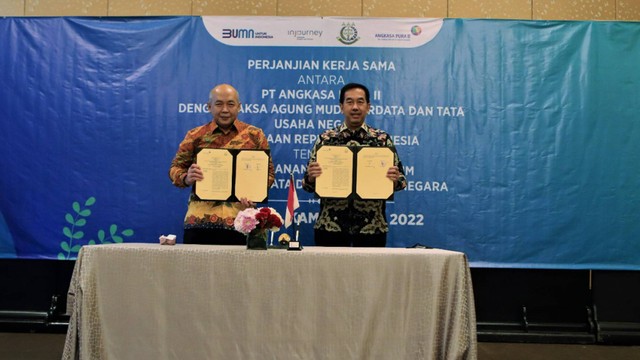 AP II menandatangani Perjanjian Kerja Sama dengan Jaksa Agung Muda Perdata dan Tata Usaha Negara Kejaksaan Agung RI. Foto: Angkasa Pura II