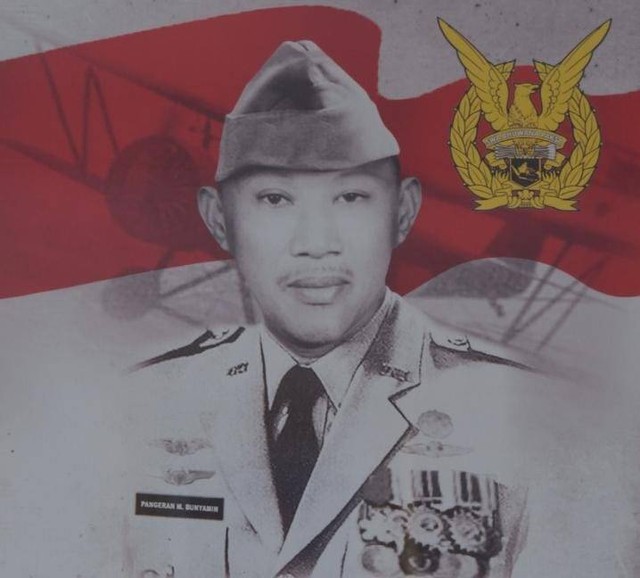 Mayor Pom (Purn) Pangeran M Bunyamin, Tokoh Adat Lampung yang namanya diabadikan menjadi nama Lanud di Lampung. | Foto: Penerangan Pangeran M Bunyamin