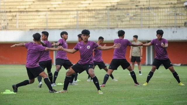 Para pemain timnas Indonesia U-16 sedang menjalani latihan di Yogyakarta jelang Piala AFF U-16 2022. Foto: PSSI 