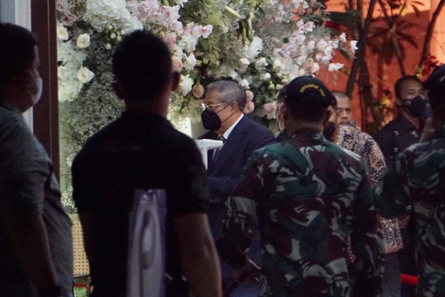 Mantan Presiden, Susilo Bambang Yudhoyono tiba di resepsi pernikahan putri Anies Baswedan. Foto:  Jamal Ramadhan/kumparan