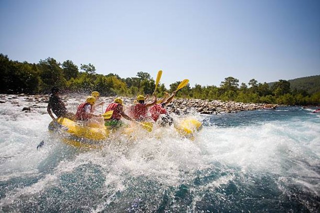 Rekomendasi Tempat Rafting di Pulau Jawa yang Keren, Foto: Unsplash.