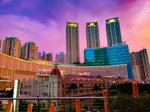 stasiun dekat central park. sumber foto : unsplash/kusomo.