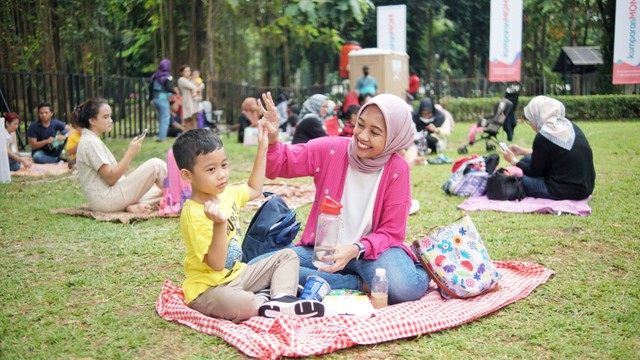Serunya piknik di Weekend Seru Festival Hari Anak. Foto: Jamal Ramadhan/kumparan