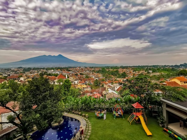 4 Rekomendasi Hotel Di Puncak, Bogor Dengan Pemandangan Terbaik ...