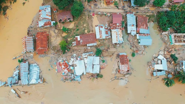 Banjir bandang melanda wilayah Kecamatan Torue, Kabupaten Parigi Moutong, Sulawesi Tengah. Foto: Fan/Istimewa