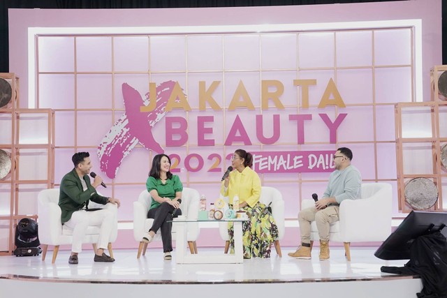 Acara #OneStepGreen Pilah Sampah dari Rumah oleh Garnier di Stage B Jakarta x Beauty, Jakarta Convention Center (JCC), Jumat (29/07/2022). Foto: Garnier