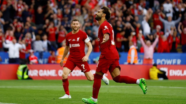 Pemain Liverpool Mohamed Salah merayakan mencetak gol kedua mereka saat hadapi Manchester City di King Power Stadium, Leicester, Inggris, Sabtu (30/7/2022). Foto:  Action Images via Reuters/Andrew Boyers