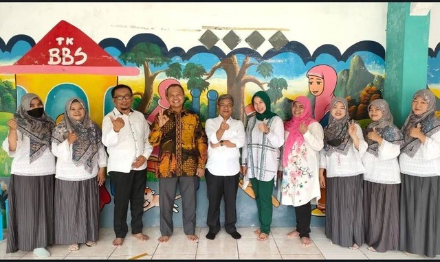 Sekolah Dimulai. Foto bersama majelis guru TK Al Hikmas BBS. Foto: Dok. penulis @a.saefuddin