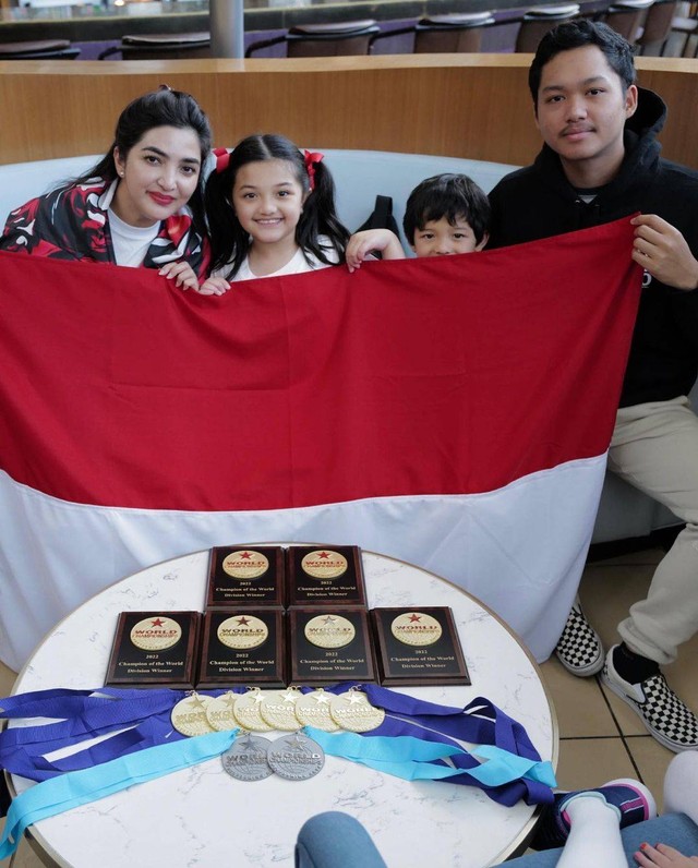 Arsy Hermansyah raih 14 penghargaan di WCOPA. Foto: Instagram/@ashanty_ash