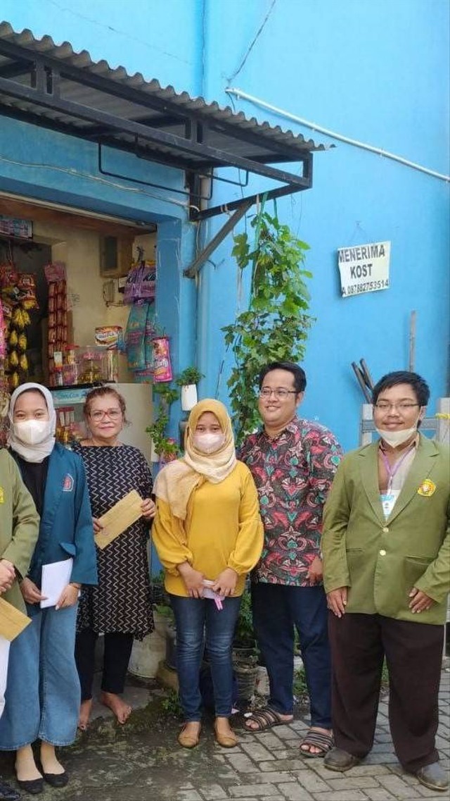 Mahasiswa UPN Veteran Jawa Timur Sosialisasi Sadar Adminduk Pada Program KALIMASADA di Kelurahan Panjang Jiwo, Kec. Tenggilis Mejoyo, Surabaya (Sumber : Dokumentasi Pribadi Penulis)