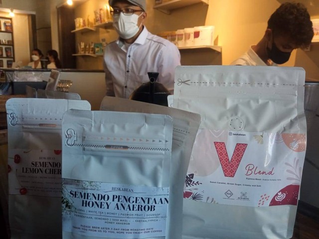 Sederet produk kopi unggulan di Sumsel hadir Beachwalk Shopping Center di Kuta Bali. Foto: Istimewa