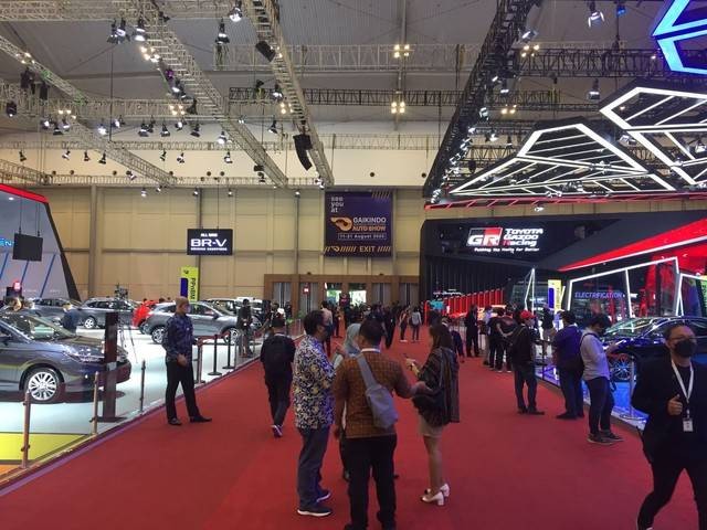 Suasana Pameran Otomotif GIIAS 2021. Foto: Muhammad Haldin Fadhila/kumparan