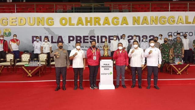 Menteri Pemuda dan Olahraga, Zainudin Amali, membuka Kejuaraan Bulu Tangkis Piala Presiden 2022 di GOR Nanggala, Cijantung, Jakarta Timur, Senin (1/8). Foto: Jodi Hermawan/kumparan