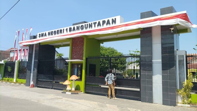 Suasana SMA Negeri 1 Banguntapan, Kabupaten Bantul, Senin (1/8/2022). Foto: Arfiansyah Panji Purnandaru/kumparan