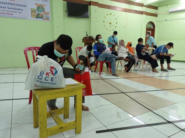 Bazaar Sembako Murah Bagi Pendonor Darah Dari OK OCE Bersama OK OCE Kemanusiaan (115537)
