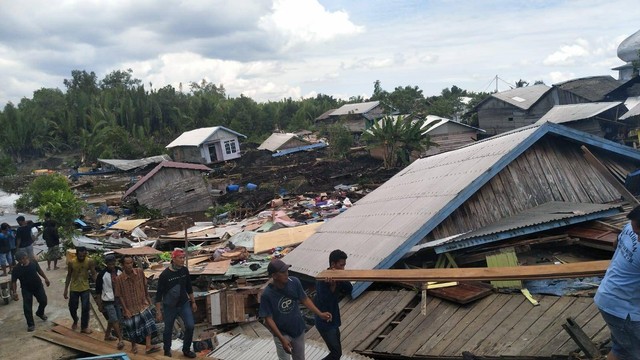 Rumah warga rusak akibat longsor di Inhil, Riau (Istimewa)