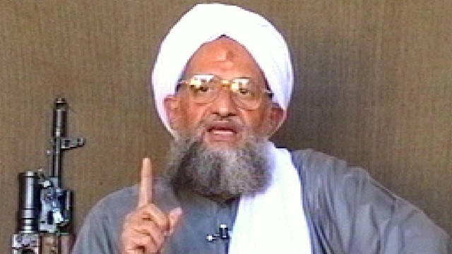 Cuplikan yang disiarkan oleh saluran berita Qatar televisi al-Jazeera menunjukkan pimpinan al-Qaeda Ayman al-Zawahiri memberikan pidato di lokasi yang dirahasiakan pada 6 Januari 2006. Foto: AL-JAZEERA / AFP