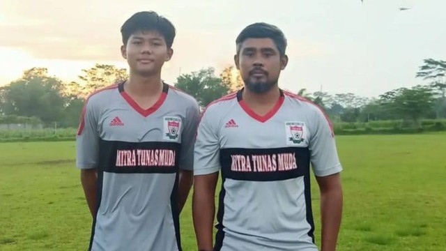 Arkhan Kaka Putra, pemain Timnas U-16; dan Purwanto Suwondo, eks pemain Timnas Indonesia. Foto: Dok pribadi