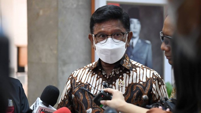 Menkominfo Johnny G. Plate menyampaikan keterangan pers terkait RKUHP di Istana Kepresidenan Jakarta, Selasa (2/8/2022). Foto: Lukas/Biro Pers Sekretariat Presiden