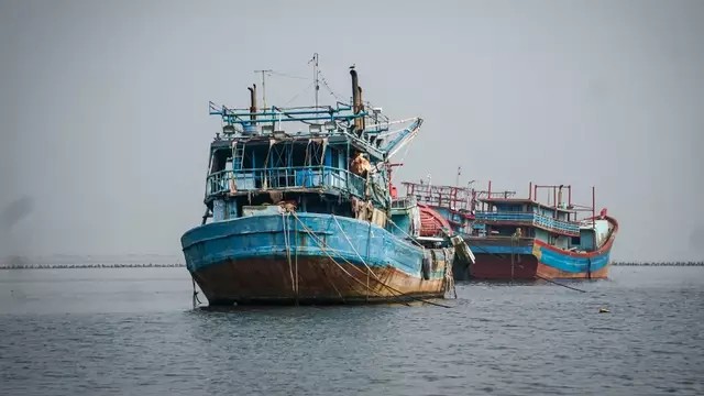 Jenis Transportasi Laut di Indonesia, Kapal nelayan di kawasan Muara Angke, Jakarta Utara, Sabtu (2/10). Foto: Iqbal Firdaus/kumparan