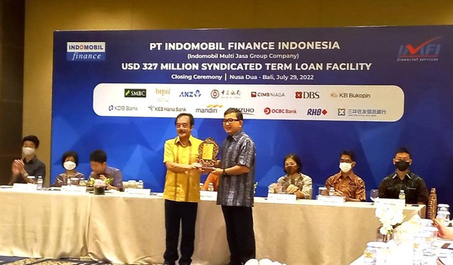 PT Bank KB Bukopin Tbk (KBB) menjalin kerja sama strategis dengan PT Indomobil Finance Indonesia (IMFI) dalam Penyaluran Kredit Sindikasi Berjangka bersama dengan 13 Bank lainnya dari dalam maupun luar negeri. Foto: KB Bukopin 
