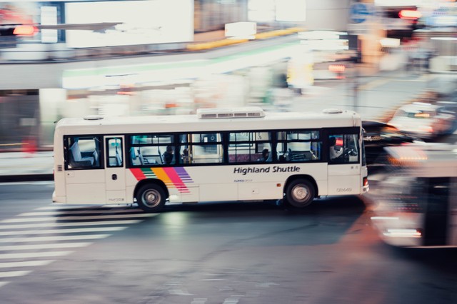 4 Shuttle Bus Jakarta-Tangerang yang Terbaik/Foto hanya ilustrasi dari shuttle bus. Sumber: Unsplash/SHUTTERSNAP