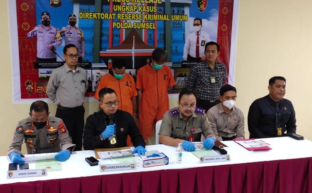 Polisi saat gelar perkara kasus mafia tanah di Banyuasin. (ist)