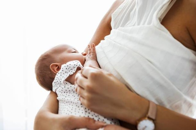 Ilustrasi manfaat ASI eksklusif bagi ibu dan anak (Sumber: Pexels)
