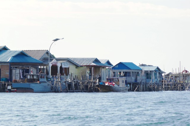 Pemukiman warga yang mendiami wilayah pesisir Kepri. Foto: Ismail/kepripedia.com