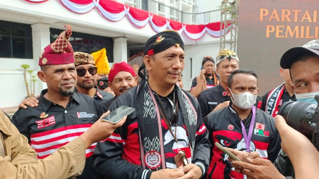 Ketum Partai Kebangkitan Nusantara, Gede Pasek Suardika di Kantor KPU.
Foto: Aprilandika Pratama/kumparan