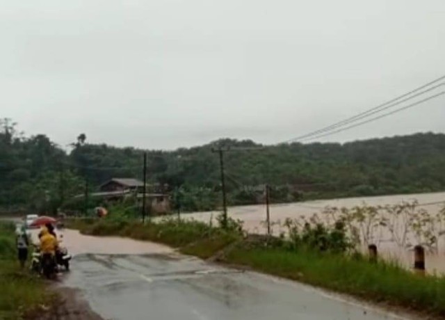 Salah satu lokasi di Kecamatan Langgikima yang tergenang akibat hujan deras. Foto: Ist
