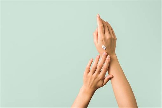 Ilustrasi pelembab tangan kering (Sumber: Unsplash)