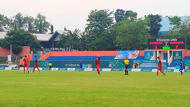 Laga sepak bola cerebral palsy (CP) ASEAN Para Games 2022 antara Indonesia versus Kamboja di Stadion UNS Solo, Selasa (02/08/2022). FOTO: Agung Santoso