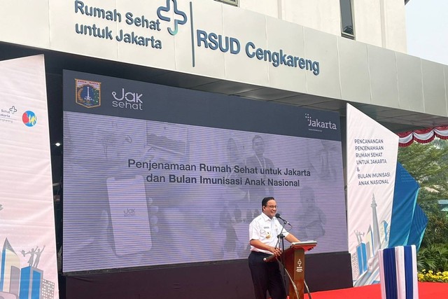 Gubernur DKI Jakarta Anies Baswedan mencanangkan perubahan nama rumah sakit menjadi Rumah Sehat Untuk Jakarta di RSUD Cengkareng, Jakarta Barat, Rabu (3/8/2022). Foto: Haya Syahira/kumparan