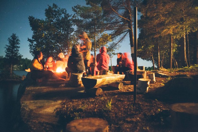 Ilustrasi gambar tempat camping keluarga di Jogja. Unsplash.com