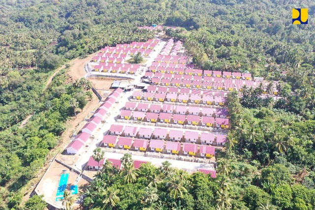 PUPR serahkan 300 hunian tetap untuk korban badai seroja di Adonara, Flores Timur. Foto: Kementerian PUPR