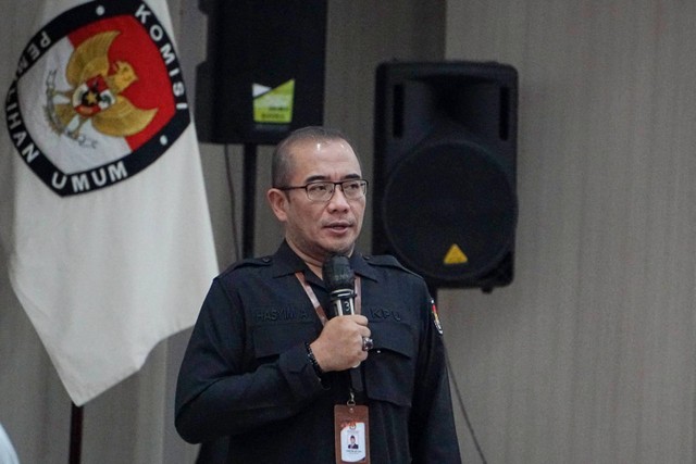 Ketua KPU Hasyim Asy'ari di Kantor KPU, Jakarta, Rabu (3/8/2022). Foto: Jamal Ramadhan/kumparan