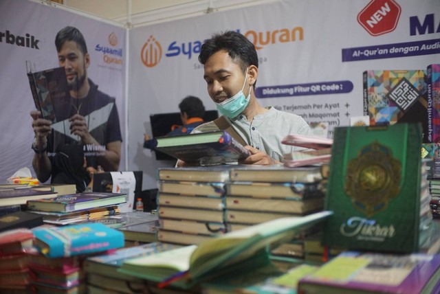 Foto: Berkunjung Ke Islamic Book Fair 2022 | Kumparan.com