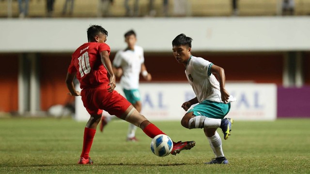 Timnas Indonesia U-16 menghadapi Singapura dalam lanjutan pertandingan Grup A Piala AFF U-16 di Stadion Maguwoharjo, Sleman, Rabu (3/8).  Foto: PSSI