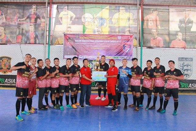 Rutan Pemalang Mengangkat Trofi Juara 1 Turnamen Futsal Kalapas Pekalongan Cup 2022