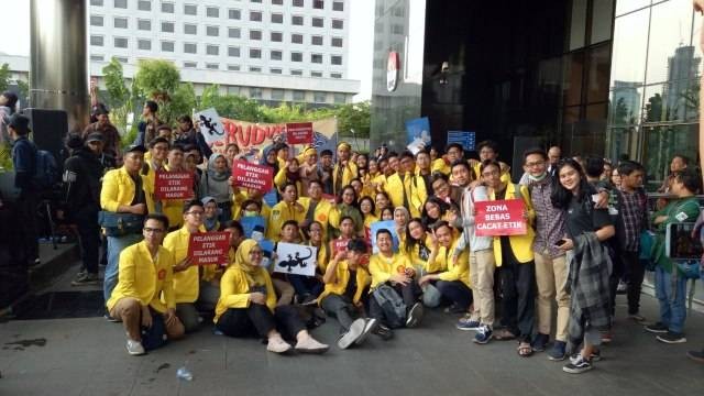 BEM UI ambil bagian dalam aksi damai terkait isu capim KPK. Foto: Aprilandika Pratama/kumparan