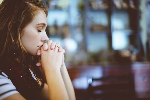 Bagaimana cara berdoa katolik yang benar? Foto: Unsplash