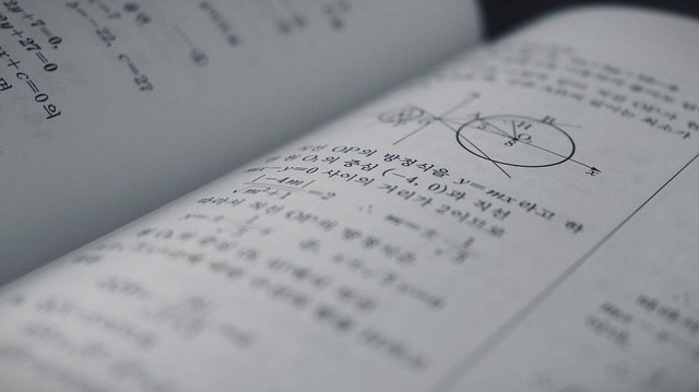 Ilustrasi Materi Matematika SMP Kelas 7, 8, dan 9 (Foto: Joshua_seajw92 by https://pixabay.com/id/)