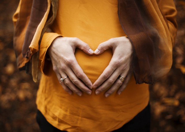 Ilustrasi wanita hamil akan mengalami perubahan bentuk perut. Foto: Unsplash