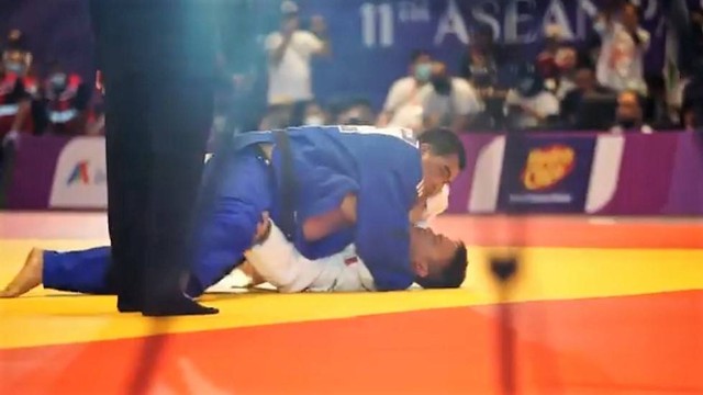 Pertandingan blind judo ASEAN Para Games 2022 di Tirtonadi Convention Hall, Solo, Kamis (04/08/2022). FOTO: Agung Santoso